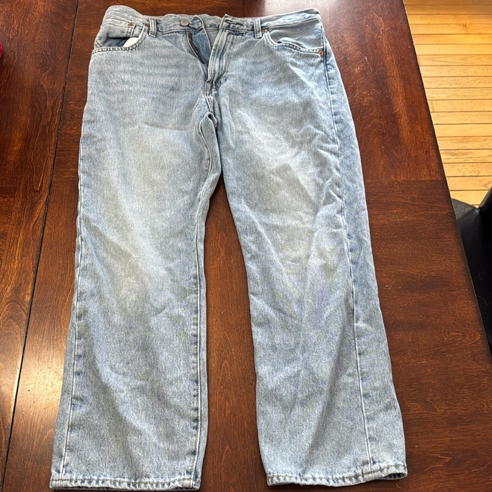 Men’s Levi’s 551 Z light wash blue straight jeans - Size 32